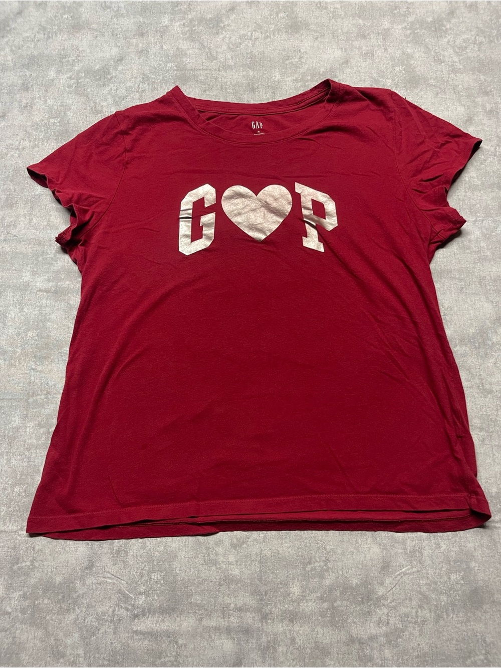 GAP Women's Burgundy Short-Sleeve Tee with White Heart Graphic